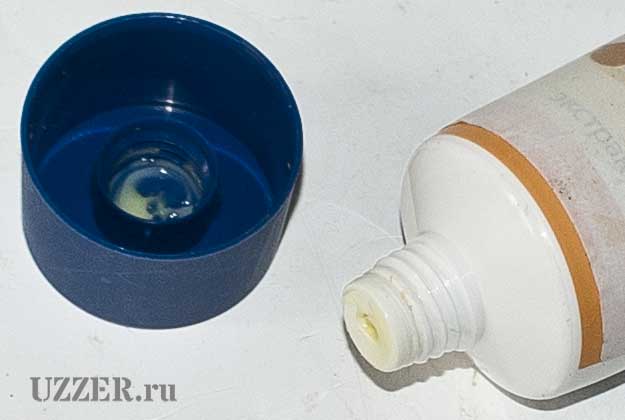 Открываем крем для рук Aura Beauty он желтоватый и запах, жирный Открываем крем для рук Aura Beauty он желтоватый и запах, жирный